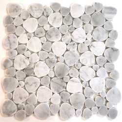 Mosaico de mármol blanco tipo canto rodado para baño y cocina