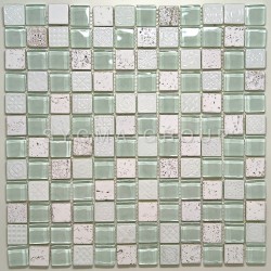 Mosaïque Alliage Blanc. Détail du carrelage mural salle de bains en verre et pierre, idéal pour une douche contemporaine.