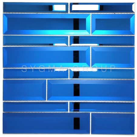 Kitchen wall tile in Tilburg Bleu mosaic: Close-up on the prism effect of the beveled mirror glass.